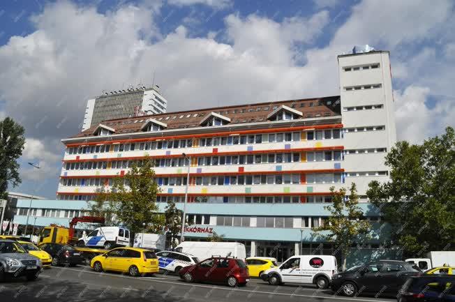 Egészségügy - Budapest - Megújult a gyermekkórház homlokza