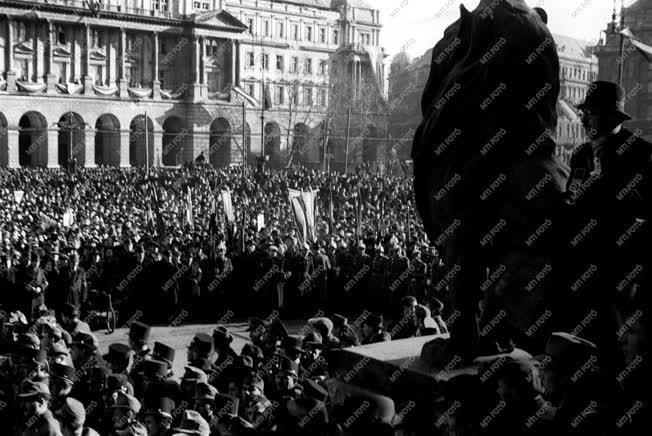 Belpolitika - A Magyar Köztársaság kikiáltása