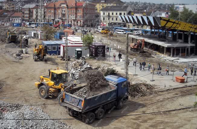 Építkezés - Budapest - Felújítják a Széll Kálmán teret