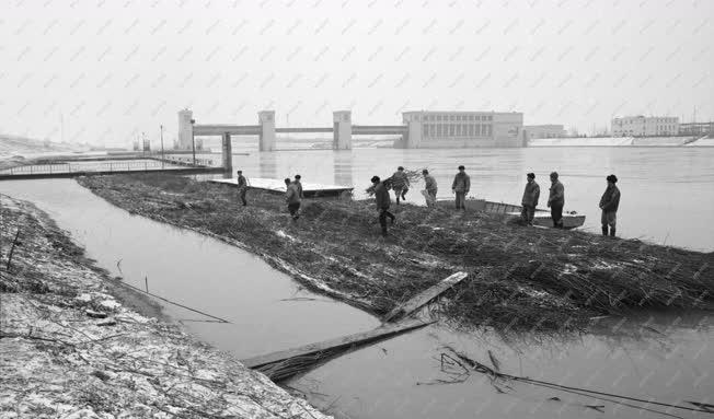 Természet - Javítják a Tisza folyó medrét a Tiszalöki Vízerőműnél