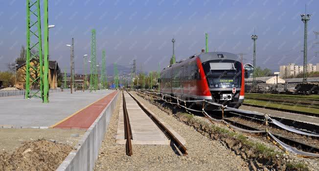 Közlekedés - Budapest - Felújítás a Budapest-Esztergom vasútvonalon