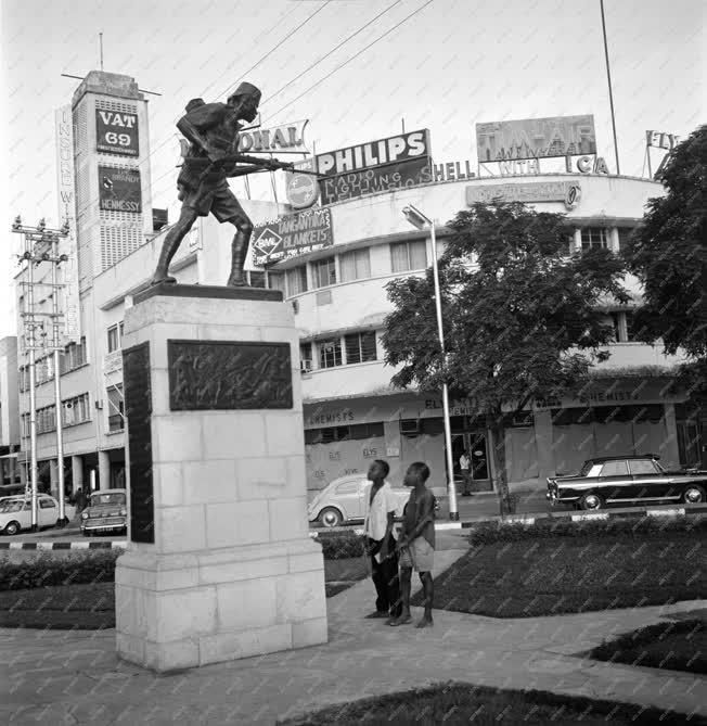 Városkép  - Tanzánia - Dar es-Salaam - Askari Emlékmű