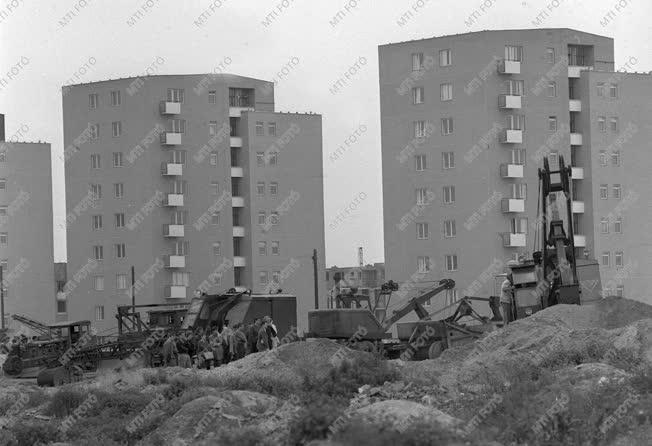 A szerző válogatása - Épül a József Attila lakótelep