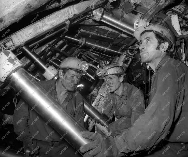 Bányászat - Mecseki bánya - Új szovjet berendezés
