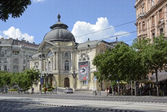 Épület - Budapest - A Vígszínház épülete