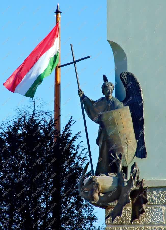 Köztéri szobor - Budapest - Szent Mihály szobra a Várban