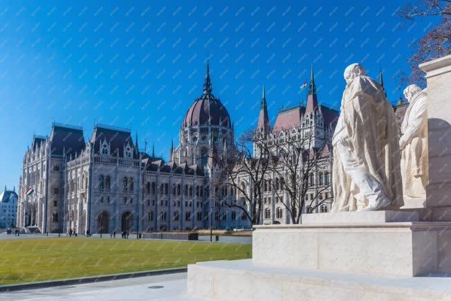 Műalkotás - Budapest - A Kossuth Lajos emlékmű részlete