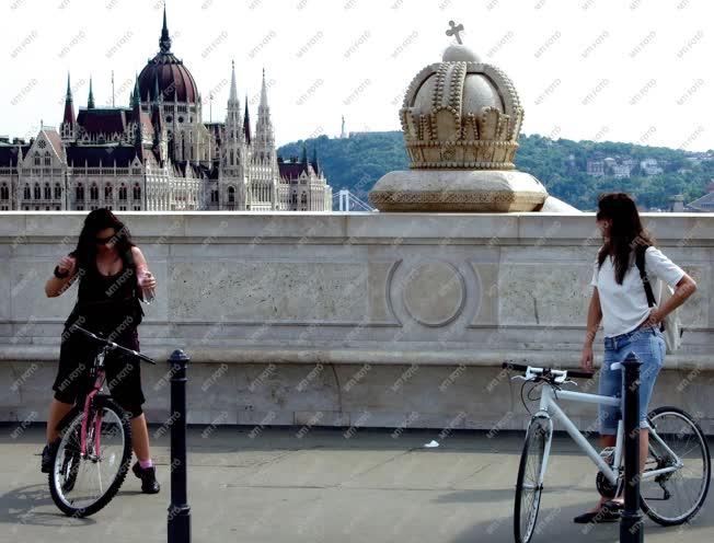 Idegenforgalom - Budapest -  Kerékpárosok a Margit hídon