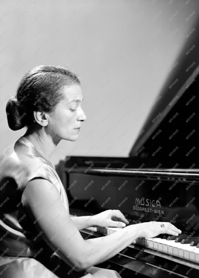 Zene - Fischer Annie zongoraművész