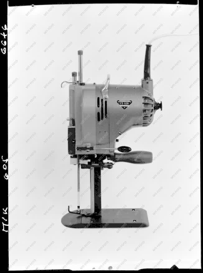 Ipar - Csepel Vas- és Fémművek - Szabászgép