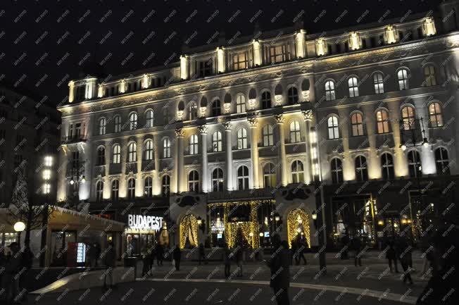 Ünnep - Budapest - Vörösmarty téri Adventi- és Karácsonyi Vásár