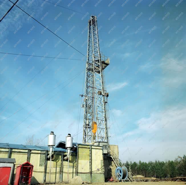 Ipar - Olajbányászat - Kőolaj