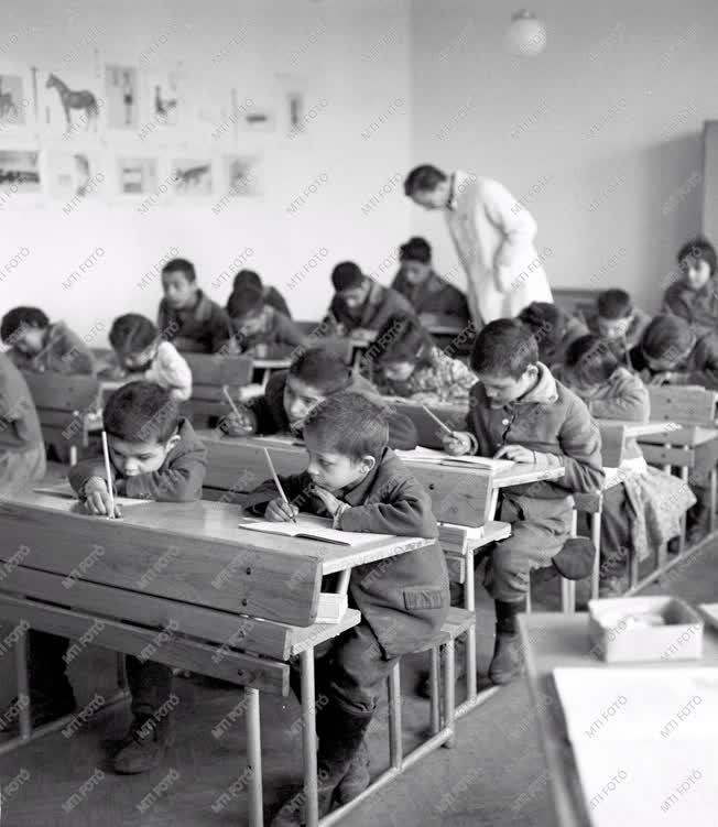 Oktatás - Kisebbség - Roma 