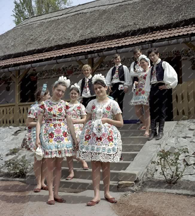 Folklór - Kalocsai népviselet