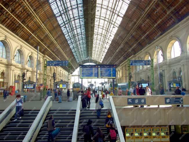 Közlekedés - Budapest - A Keleti pályaudvar csarnoképülete