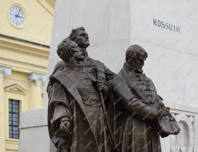 Köztéri szobor - Debrecen - Felújított Kossuth emlékmű 