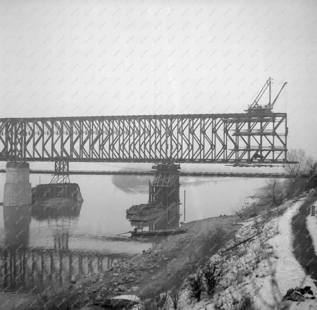 Ipar - Építőipar - Az újpesti vasúti híd építése