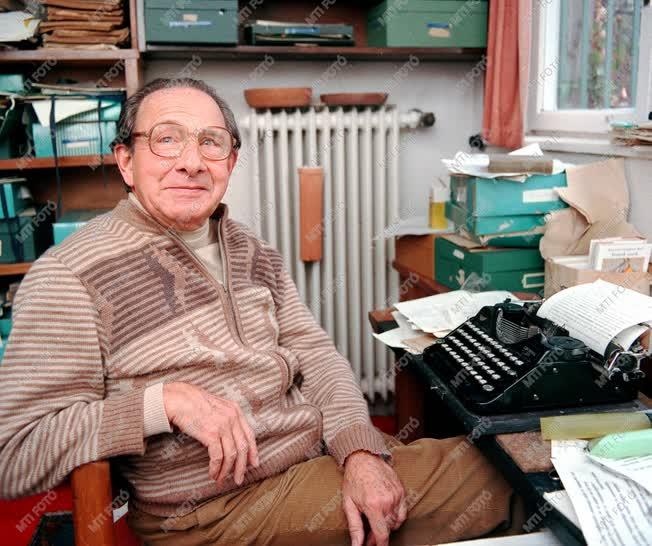 Kolozsvári Grandpierre Emil Kossuth-díjas író 