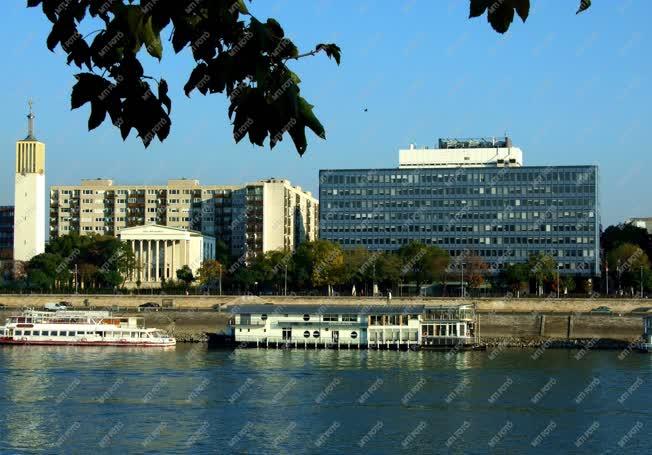 Városkép - Budapest - Épületek az angyalföldi Duna-parton