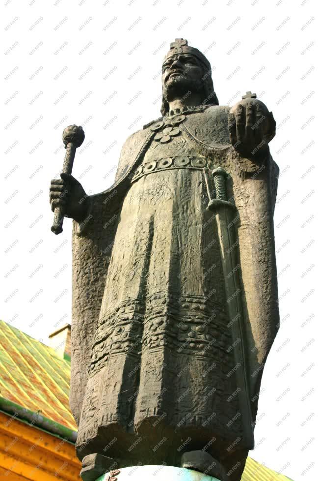 Kalocsa - Szent István király szobra