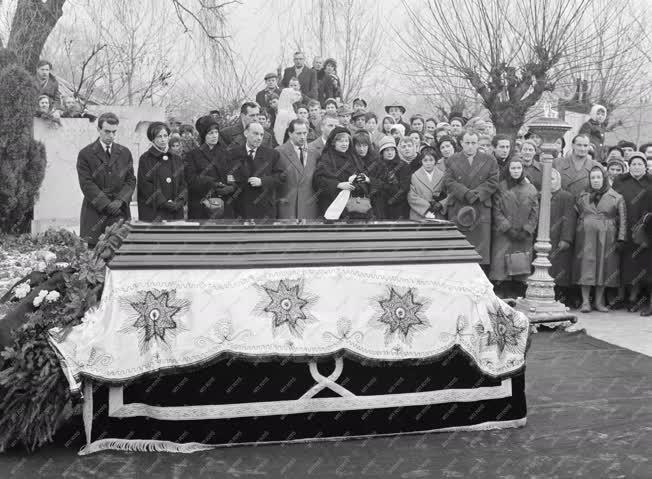 Gyász - Latabár Árpád temetése