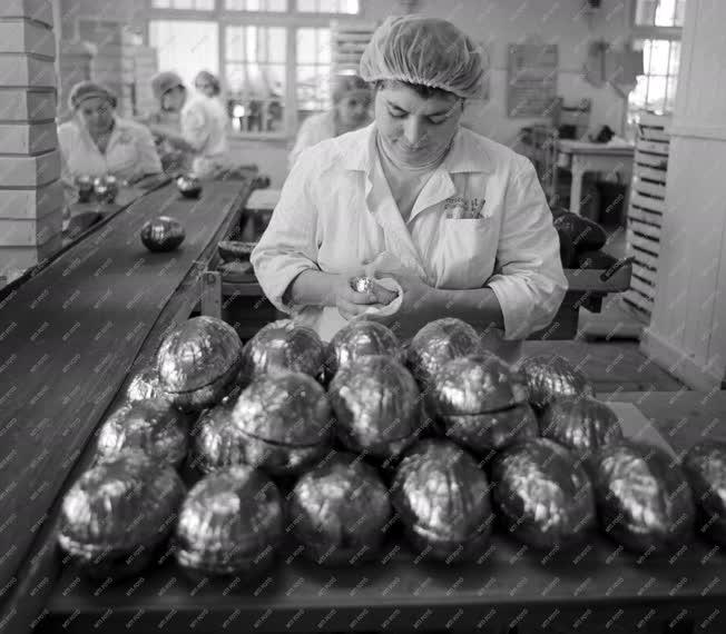 Ipar - Húsvéti termékek a Szerencsi Csokoládégyárból