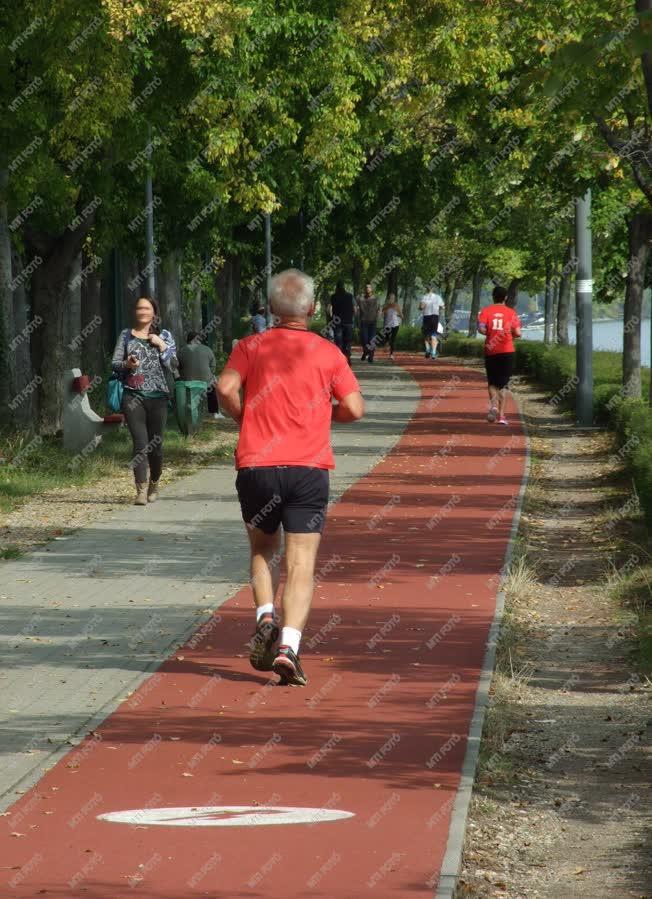 Életkép - Budapest - Sportoló fővárosiak a Margitszigeten