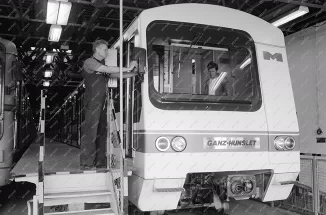 Tömegközlekedés - Átadás előtt az új metró