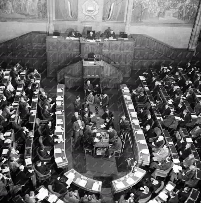Parlament - Az Országgyűlés 1958. évi áprilisi ülésszaka