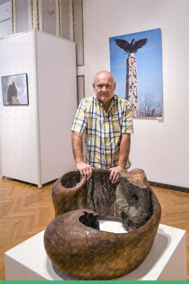 Művészet - Debrecen - Matl Péter szobrászművész kiállítása