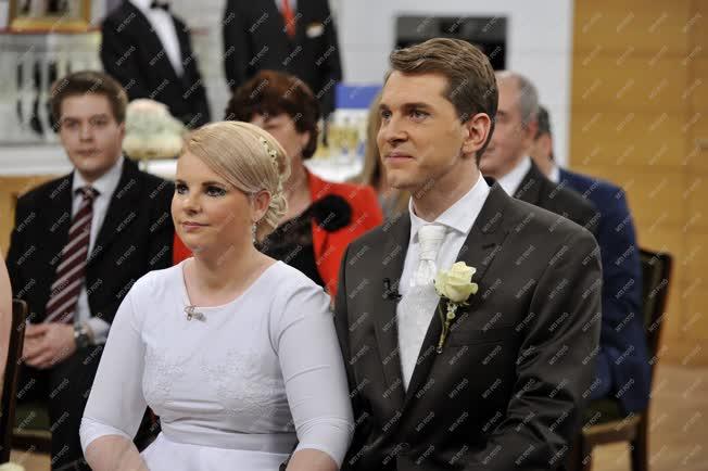 Házasság hete - Tévéműsorban kötöttek házasságot