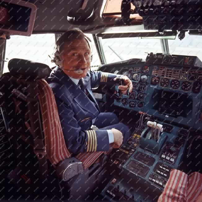 Légi közlekedés - Foglalkozás - MALÉV-pilóta