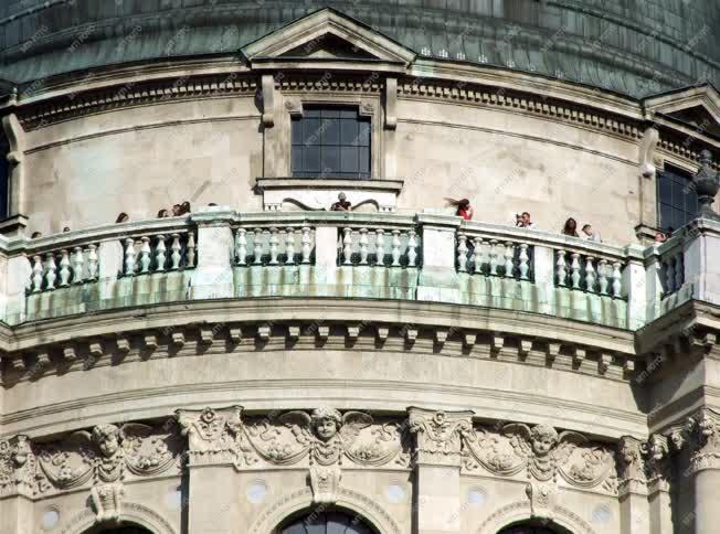 Idegenforgalom - Budapest - Turisták a Bazilika kupolájánál