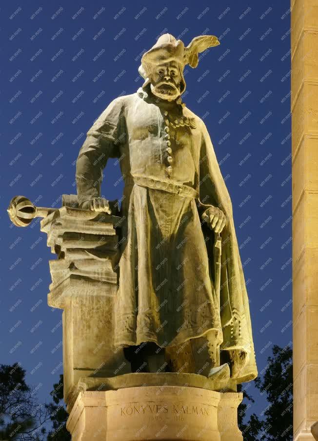 Köztéri szobor - Budapest - Könyves Kálmán király szobra a Hősök terén
