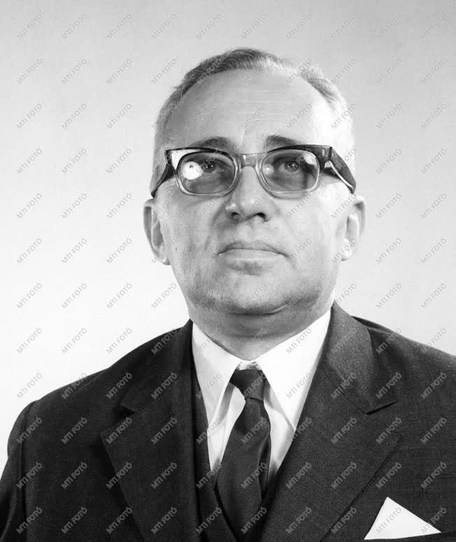 1970-es Állami-díjasok - Dr. Szentmiklósi Péter