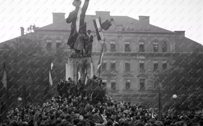 Belpolitika - 1956-os forradalom és szabadságharc