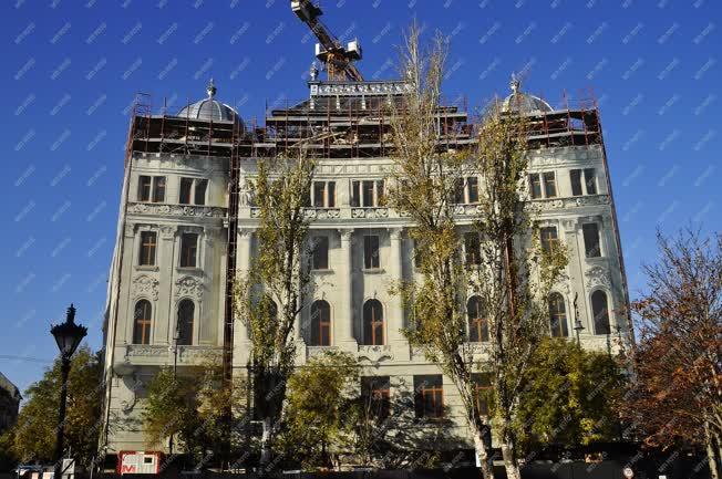 Műemlékvédelem - Budapest - Megújul az Adria -palota