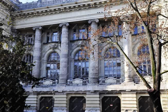 Műemlékvédelem - Budapest - Felújításra vár az egykori Tőzsde palota