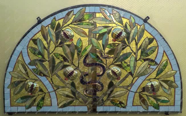 Műalkotás - Budapest - Mozaik gránátalmákkal