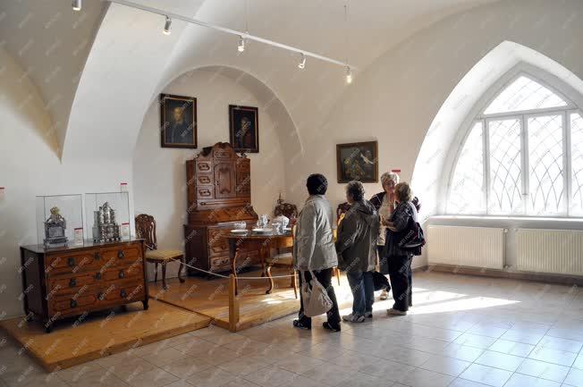 Kiállítás - Tata - Kiállítás a Kuny Domokos Múzeumban