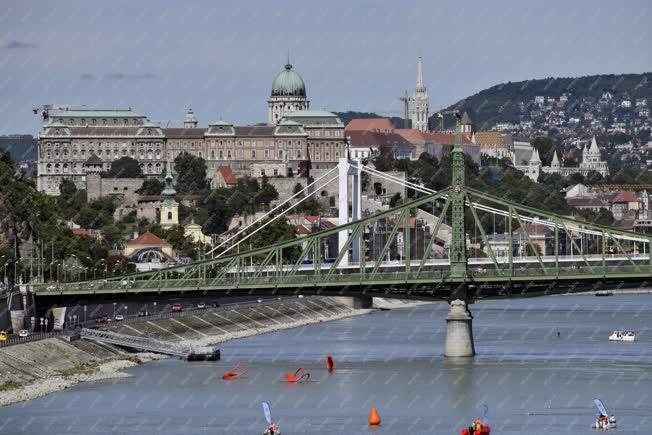 Szabadidő - Budapest - Első budapesti Duna-átúszás