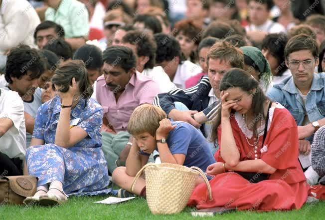 Vallás - Billy Graham a Népstadionban