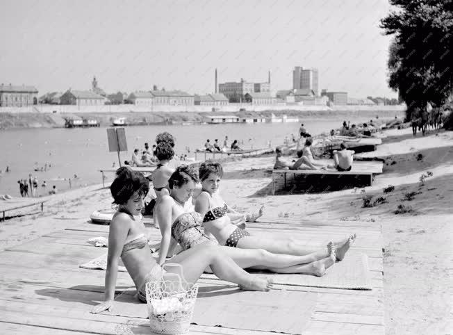 Városkép-életkép - Partfürdő strand Szegeden