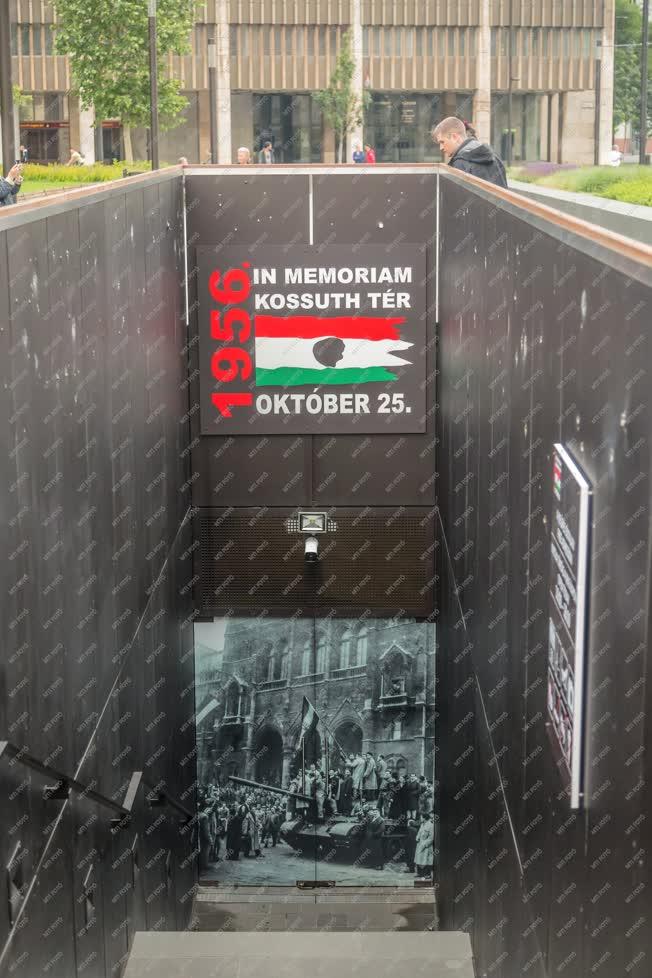 Kiállítás - Budapest - Kossuth téri sortűz áldozatainak emlékhelye