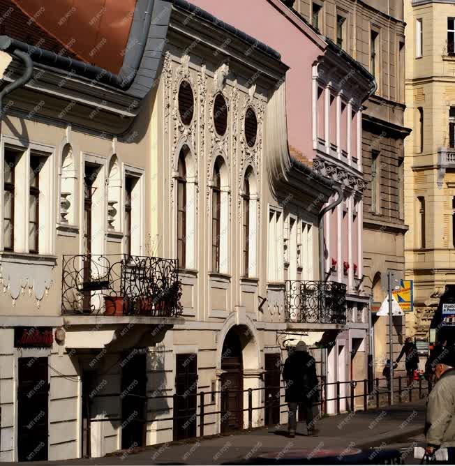 Épület - Budapest - A Fehér Kereszt Vendégfogadó épülete