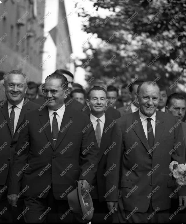 J. B. Tito, a jugoszláv köztársaság elnöke, Dunaújvárosban