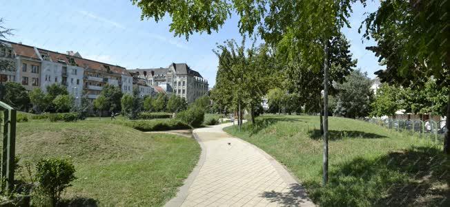 Városkép - Budapest - A Kerekerdő park részlete