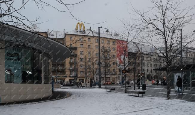 Épületfotó - Budapest - A felújított Gomba 