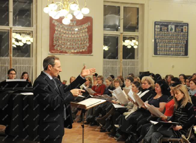 Kultúra - Morricone turnéra készül a Debreceni Kodály Kórus