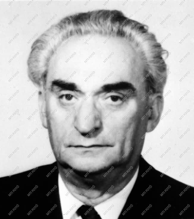 Elhunyt Révész Ferenc